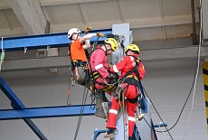 Обучение: применение веревочного доступа при работе на высоте